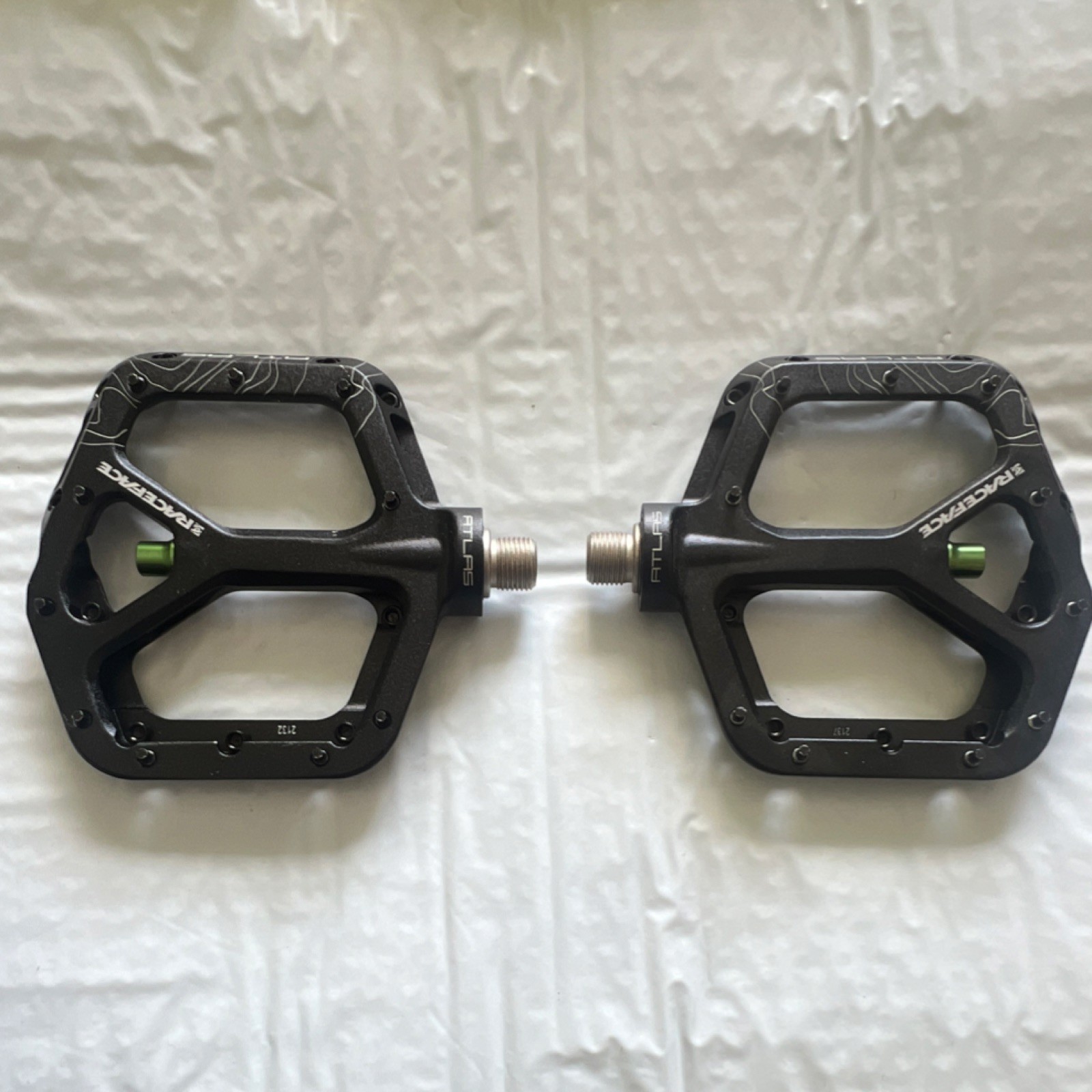 RaceFace Atlas Flat Platform Pedals Aluminum Black PD13ATLASPUR