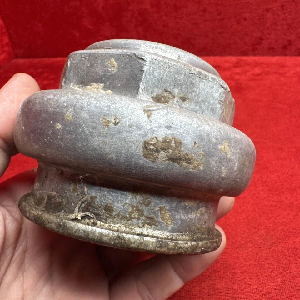 ✨Barn Find✨ OG  Antique 1905 - 1936 REO Threaded Center Hubcap - Image 3 of 4