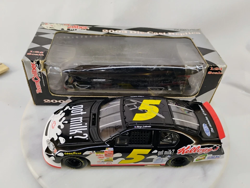 Autografiado Terry Labonte #5 Kellogg's Got Milk? NASCAR 2003 1:24 Team Caliber Foto 2 de 4