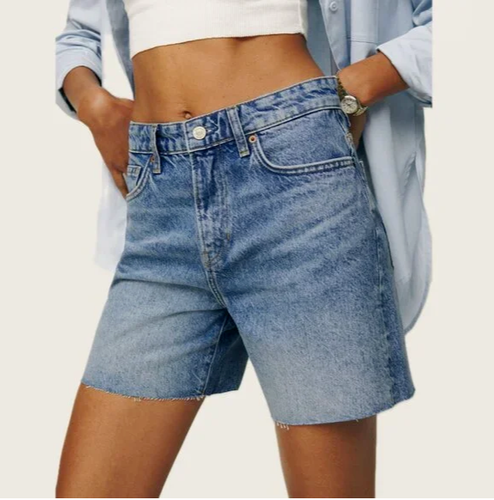 NWT REFORMATION RAYE MID RISE RELAXED FIT JEAN SHORTS in COLORADO WASH 28 CASUAL - Picture 2 of 6