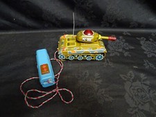 Vintage 1960s/1970s Tin Plate Tank ME-060 great colours and graphics