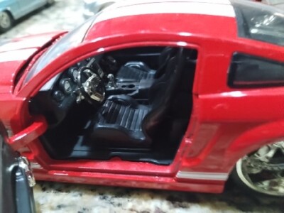 Jada Shelby 2007 GT 500 mustang 1:24 Scale Red w/White stripe used