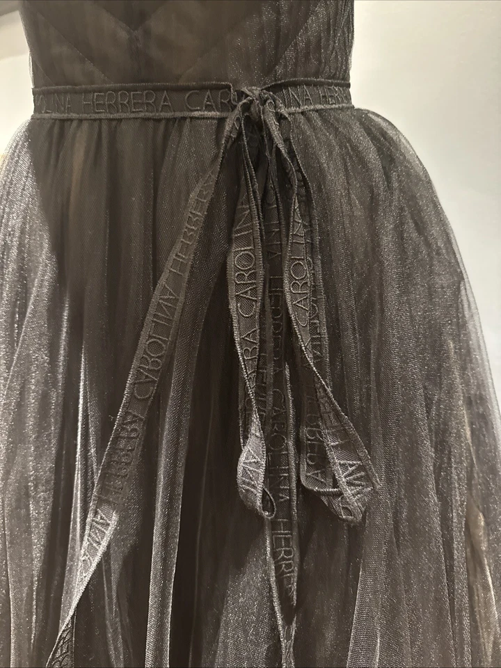 Vestido negro de tul Carolina Herrera $4,990 al por menor Foto 4 de 4