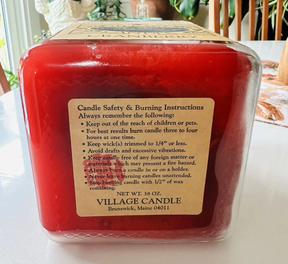 Квадратная деревенская свеча 38 унций — сделано в штате Мэн — клюква - Изображение 2 из 3