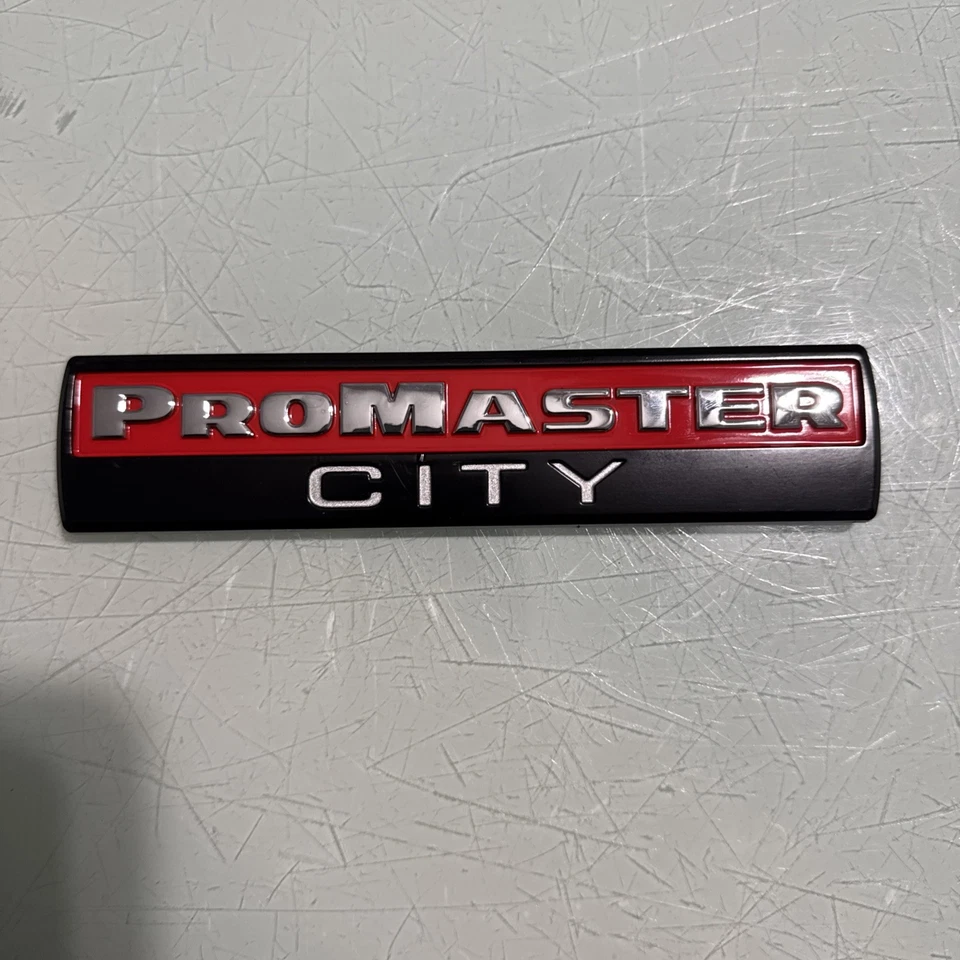 Placa de identificación emblema puerta trasera RAM ProMaster City 2015-2022 OEM 68235560AA Foto 4 de 4