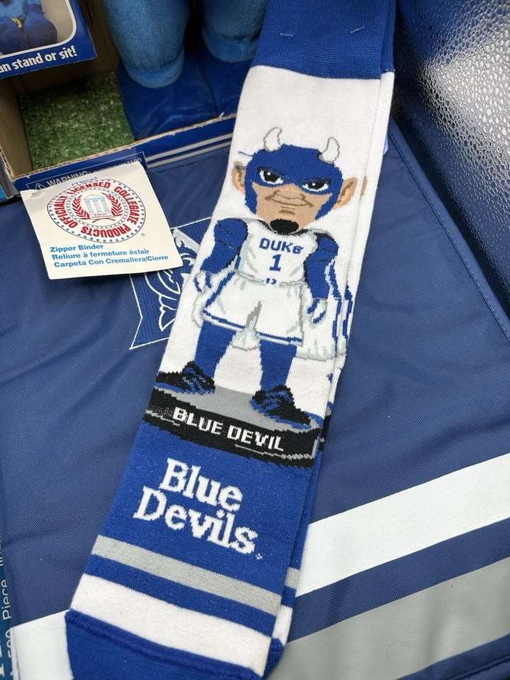 Lote De Colección Duke Blue Devils Mascota Bailarina Oso De Peluche Puzzle Cuaderno Calcetines Foto 2 de 4