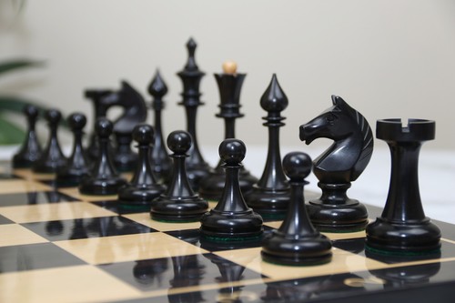 Soviet USSR 1970 Reproduced 4" Chess set in Ebonised and Natural Boxwood - Picture 7 of 24