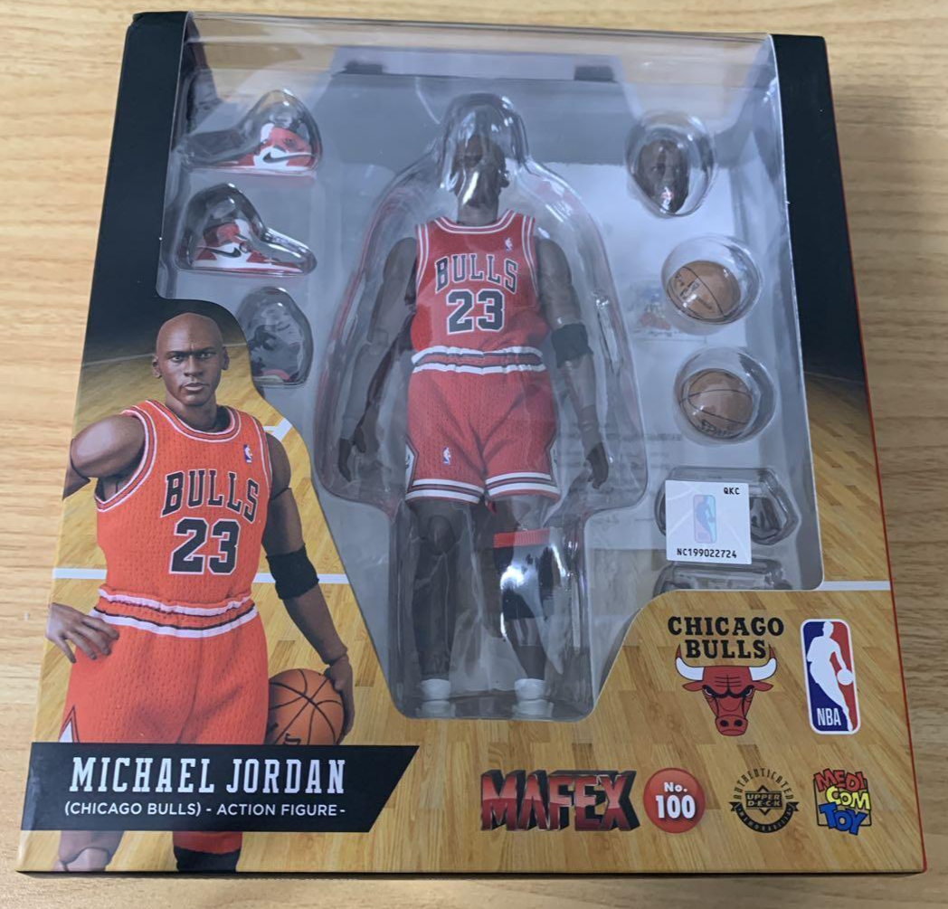 MAFEX No.100 Michael Jordan Chicago Bulls Figure Collectible MAFEX No.100 Michael Jordan Chicago Bulls Figure Collectible