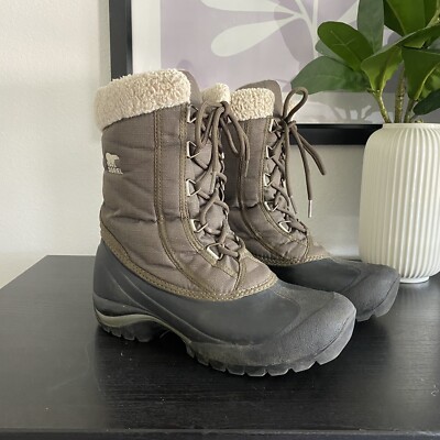 Sorel women's Cumberland boots size green