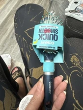 Conair Quick Smooth De-Poof Shine Cushion No Heat Finishing Hairbrush      B21-1