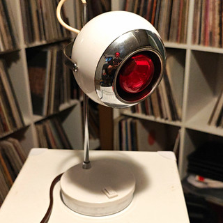 Tischlampe Kugel Spot Metall glänzend weiß/chrom mit roter Linse Kabel