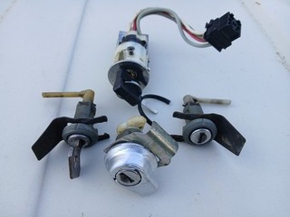 RENAULT 9 / R9 : Serrures portes malle neiman