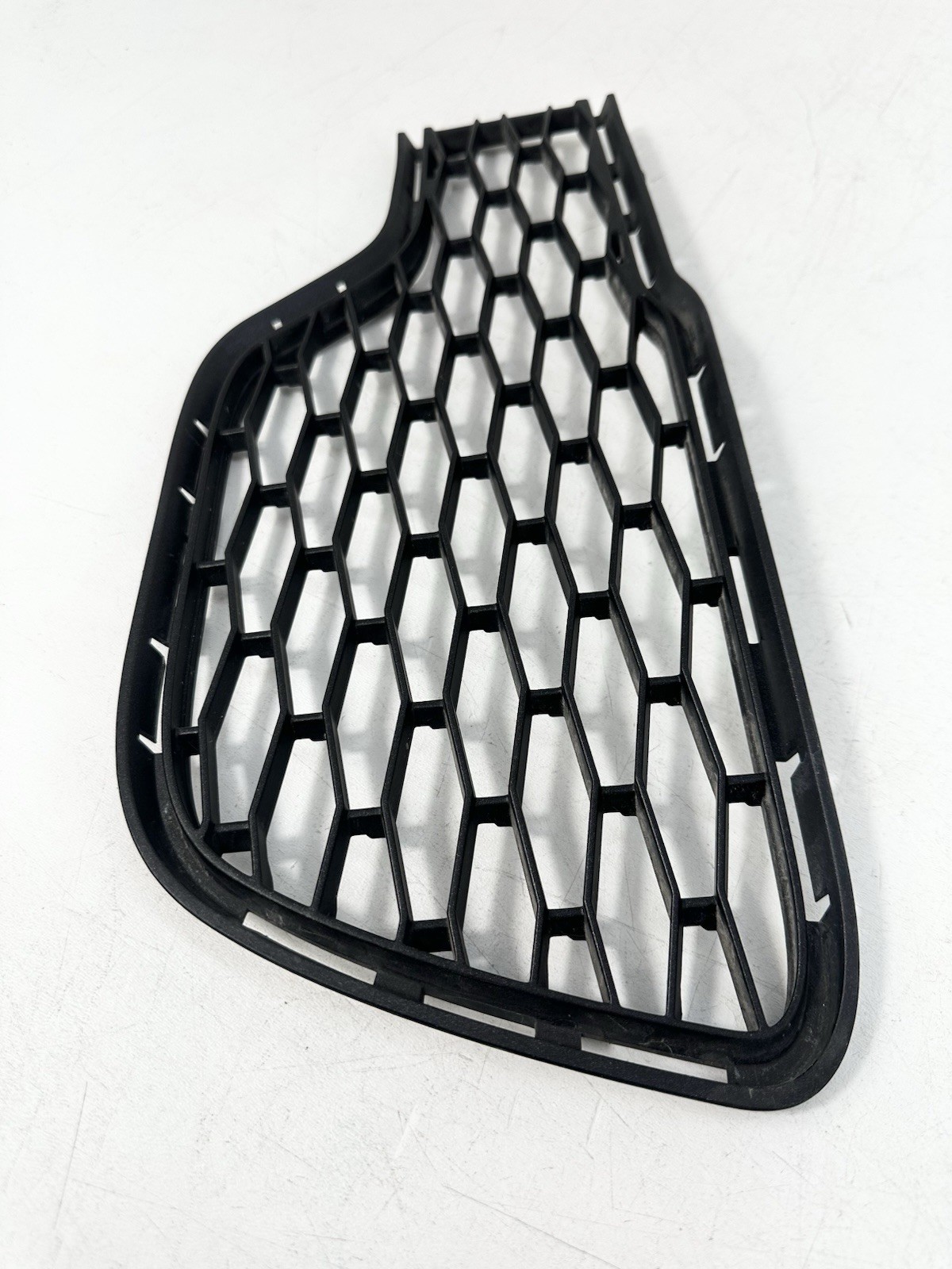 2014-17 Maserati Ghibli Front Left Bumper Lower Grille Bezel Cover 670010766 OEM