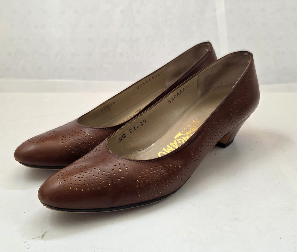 【Salvatore feragamo】フラットシューズ size6 Salvatore Ferragamo Womens Low Heel Shoes Size 6.5 AAAA Brown
