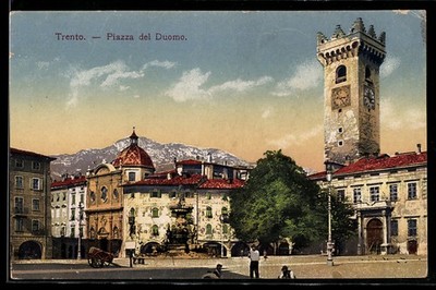 Ansichtskarte Trento, Piazza del Duomo con fontana e torre storica 
