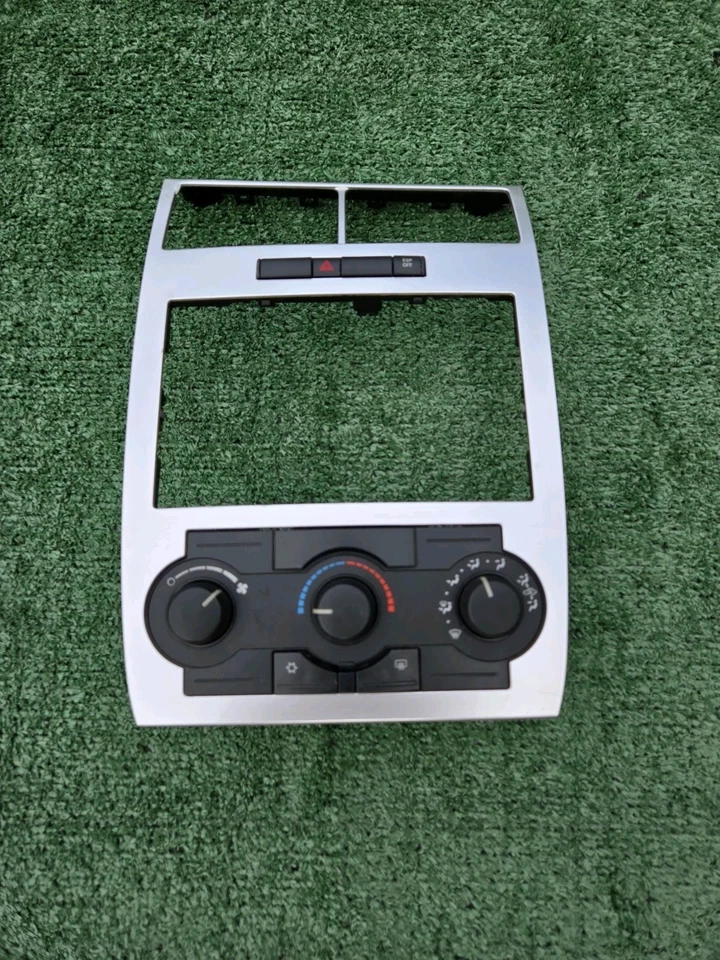 Dodge Charger Magnum 2005 06 07 radio bisel embellecedor con interruptor de control de clima de CA Foto 2 de 4