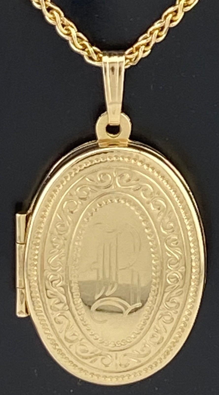 14K Yellow Gold Oval Locket Wheat Chain Necklace Italy 30