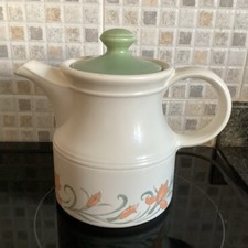 Bilton?s ?Saffron? 2 pint Teapot. Rarely Used So In Good Condition.