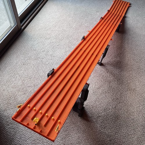 Hot Wheels Super 6-Lane Raceway 1:64 8 Feet Of Racing Missing finish line