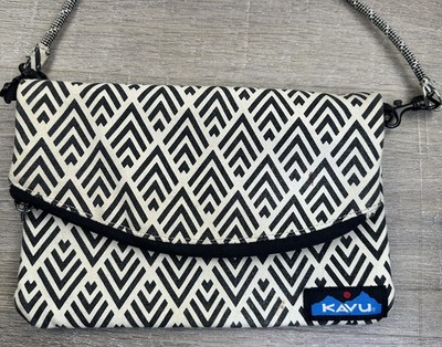 KAVU Blk & Wht Zig Zag Aztec Print Crossbody Slingaling Fold Over Bag With Strap