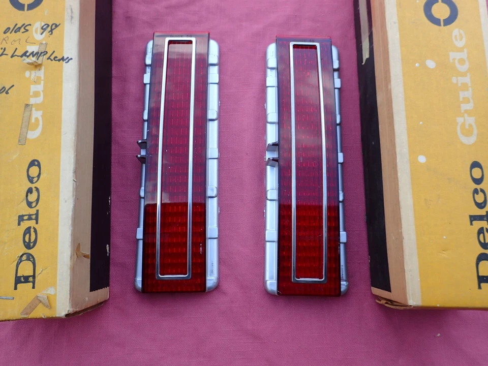 Oldsmobile 98 1969 lentes de luz trasera, par, ¡nuevo en stock! 5961282 lente, lámpara Foto 2 de 4