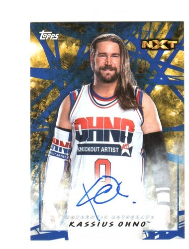 Tarjeta autógrafa azul WWE Kassius Ohno 2018 Topps Road To WrestleMania SN 28 de 50
