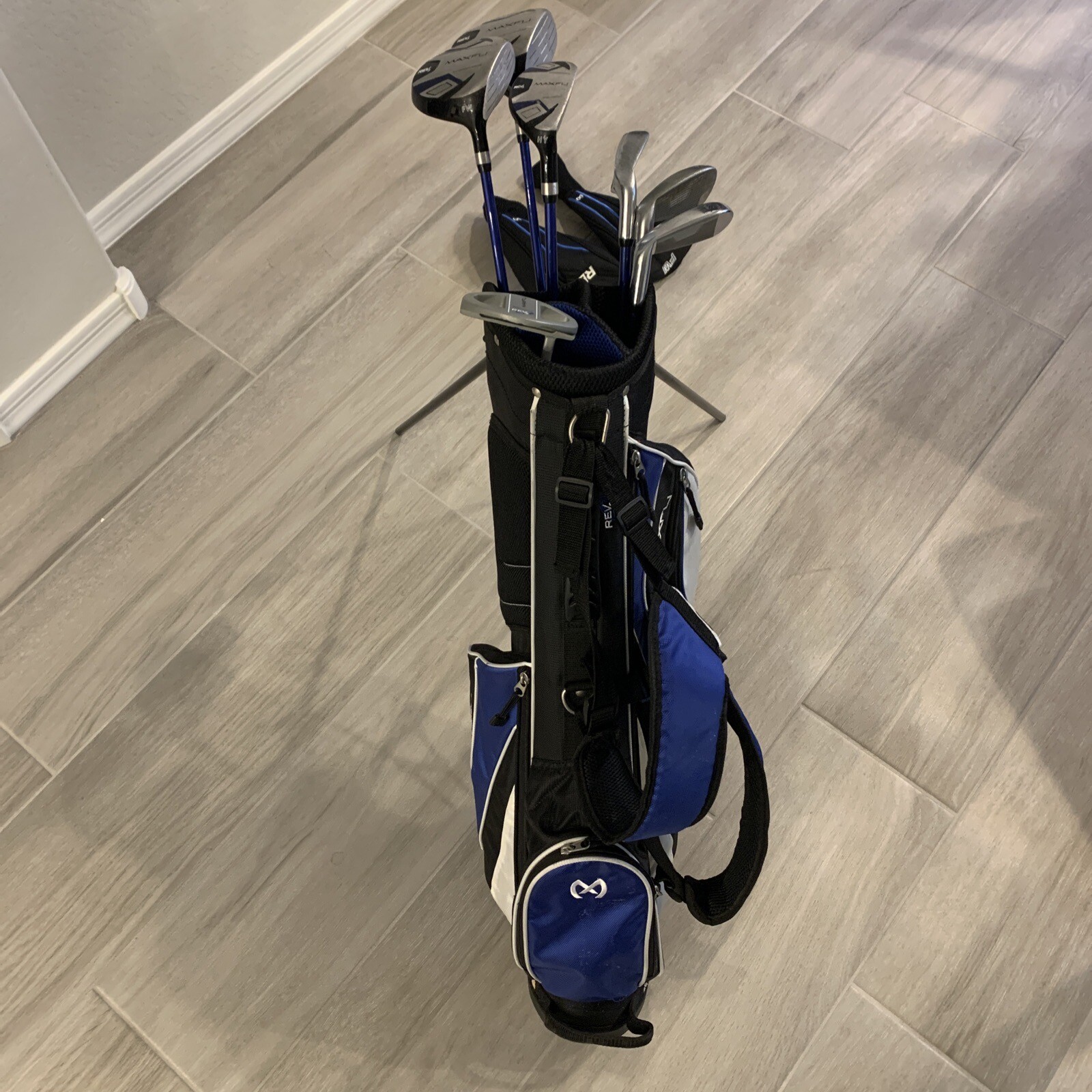 Maxfli Rev 3 Kids Jr Golf 7Piece Set Bag, Head Covers, RH (5260