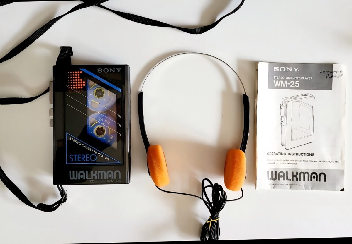 Sony WM-25 ステレオカセットプレーヤー SONY WALKMAN WM-25 Personal Stereo Cassette Player (similar to WM