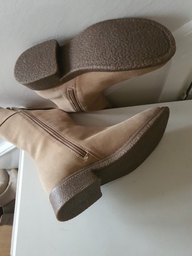 Bota de gamuza media pantorrilla talla 3 (35,5) M&S. - Imagen 8 de 9