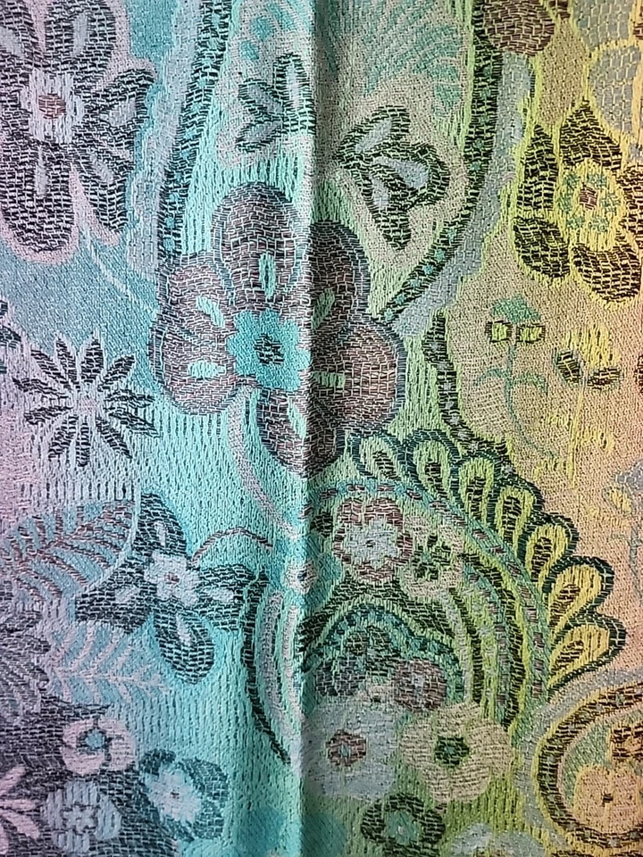 Chal con flecos pashmina arco iris pastel 72 x 27 Foto 4 de 4