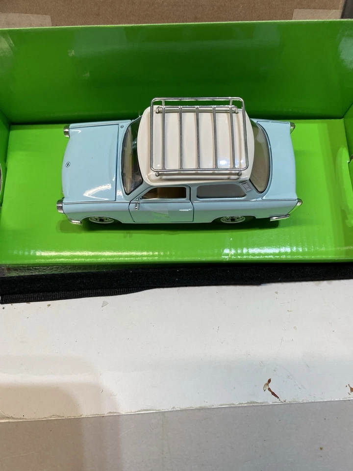 1/24 1964 BLUE & WHITE TRABANT 601 S DELUXE W/ ROOF RACK DIECAST  ROAD SIGNATURE - Image 3 of 4