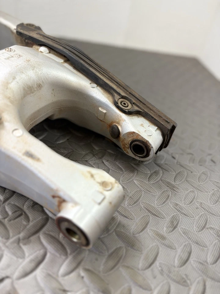 Yamaha WR426F 2001 YZ426F YZ250 YZ125 OEM basculante 5MV-22110-00-00 Foto 3 de 4