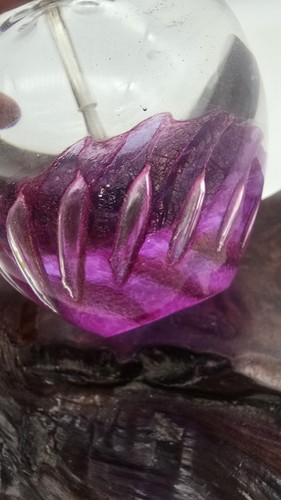 Bottiglia olio bullicante numerata firmata Maytum Studio vetro artistico 1997 e supporto - Foto 7 di 22