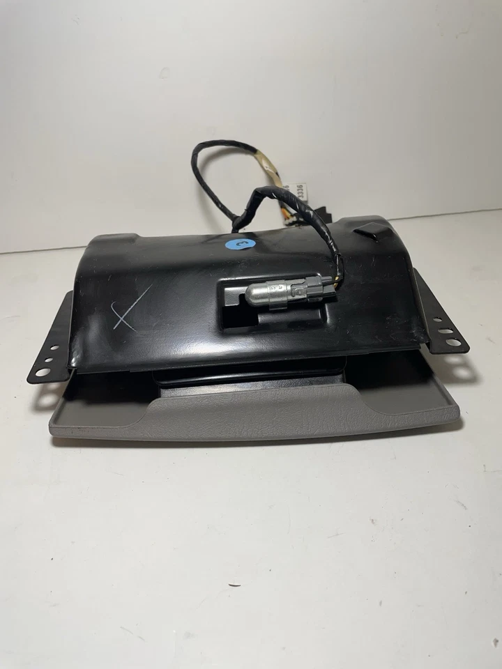 Cenicero Buick Lesabre 2000-2005 montado en el tablero central montaje cenicero gris OEM Foto 4 de 4