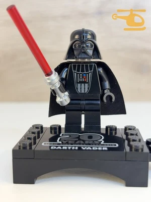 LEGO Star Wars™ Darth Vader - Minifigure sw1029 (Sur son piédestal 6179pb153) - Photo 1/4