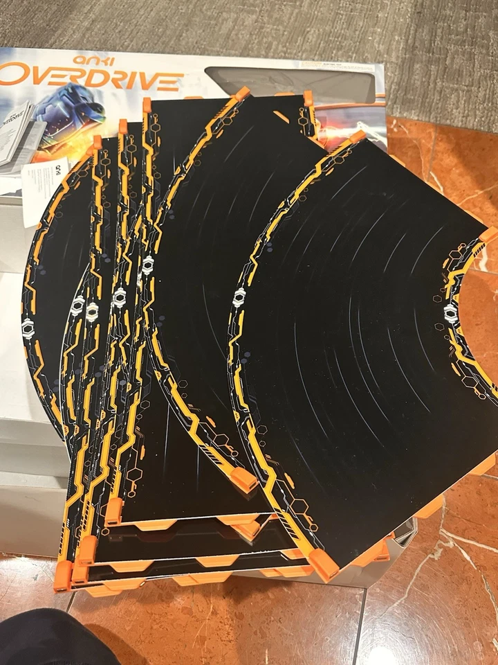 ANKI OVERDRIVE STARTER KIT 3 SUPERCARS 10 TRACK PIECES - Image 4 of 4