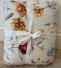 Bedspread King Size Very Good Quality with Beautiful Design Great Price Just £15