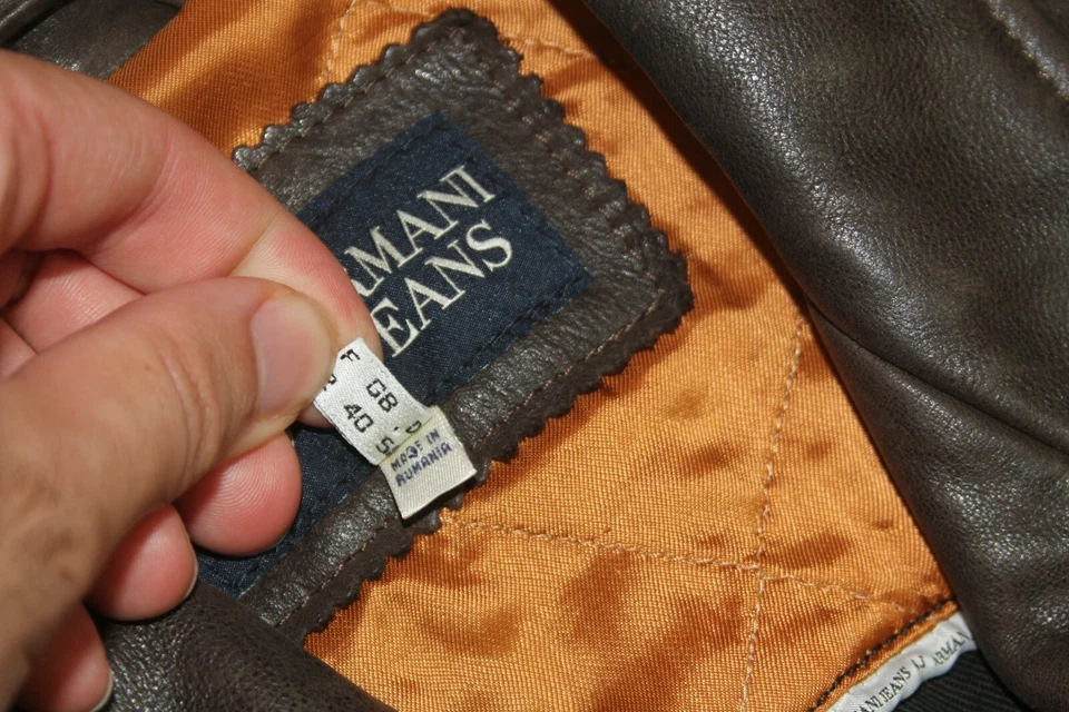 Chaqueta de cuero acolchada vintage Armani Jeans Simin T talla 34 hecha en Rumania Foto 4 de 4
