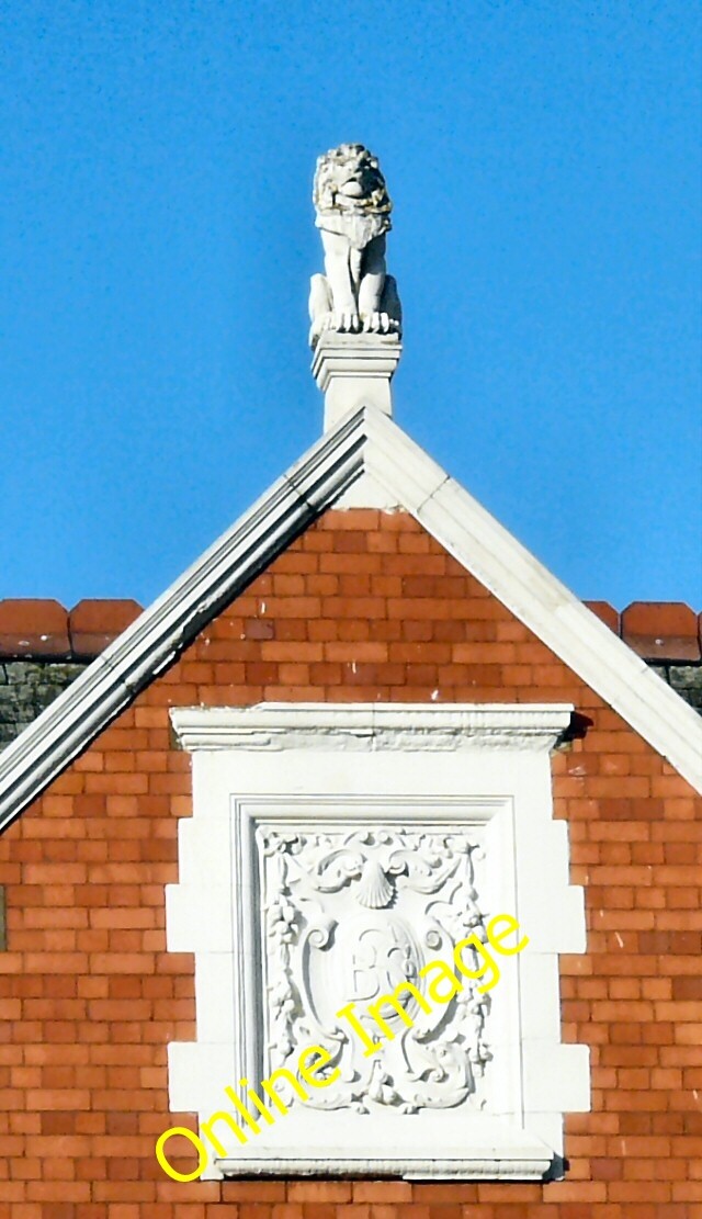 Photo 6x4 Chestergate cartouche and finial Stockport\/SJ8990 Cartouche an c2012
