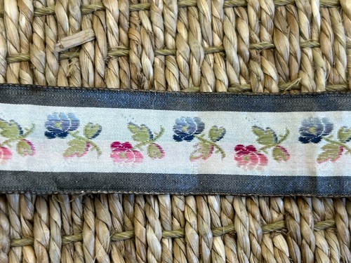 1.2 metres VINTAGE 1950s grey and white satin floral pattern ribbon 25mm wide