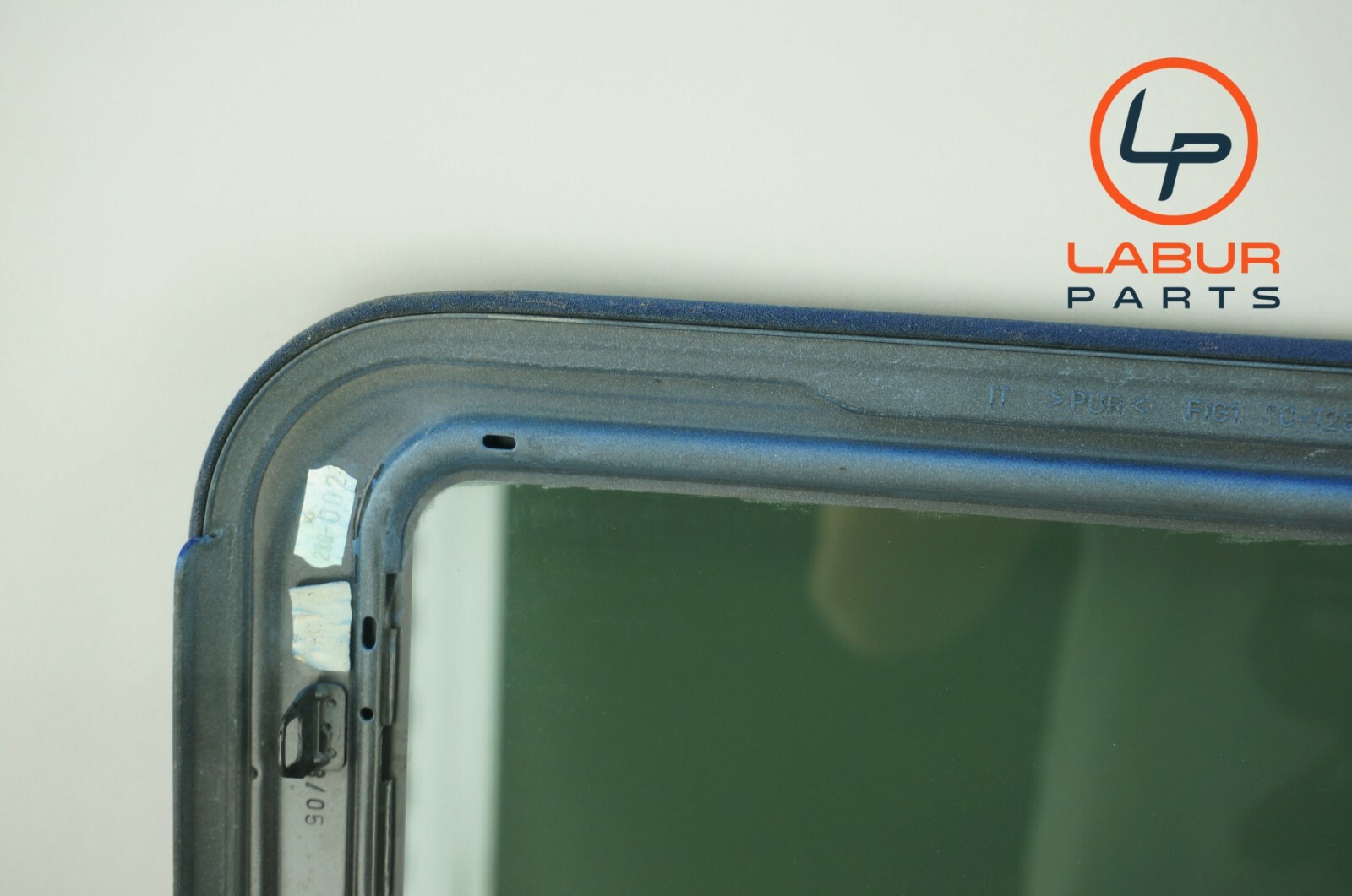 M139 03-08 Maserati Quattroporte Sunroof Sun Roof Moon Roof Glass G256