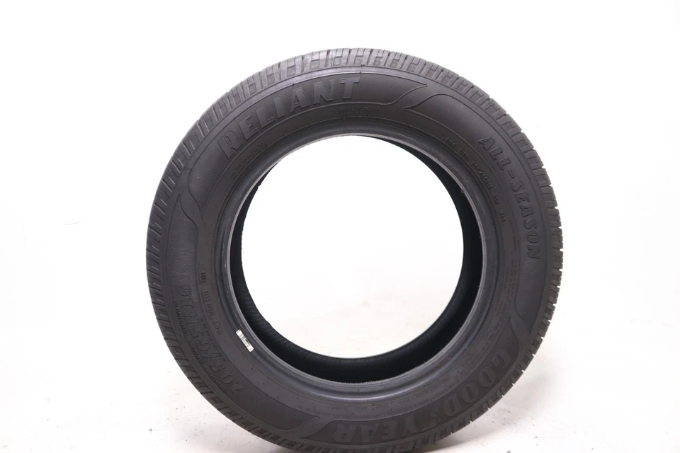 Juego de 4 Goodyear Reliant 205/65R16 usados para todas las estaciones - 95H - 8,5-9,5/32 Foto 4 de 4