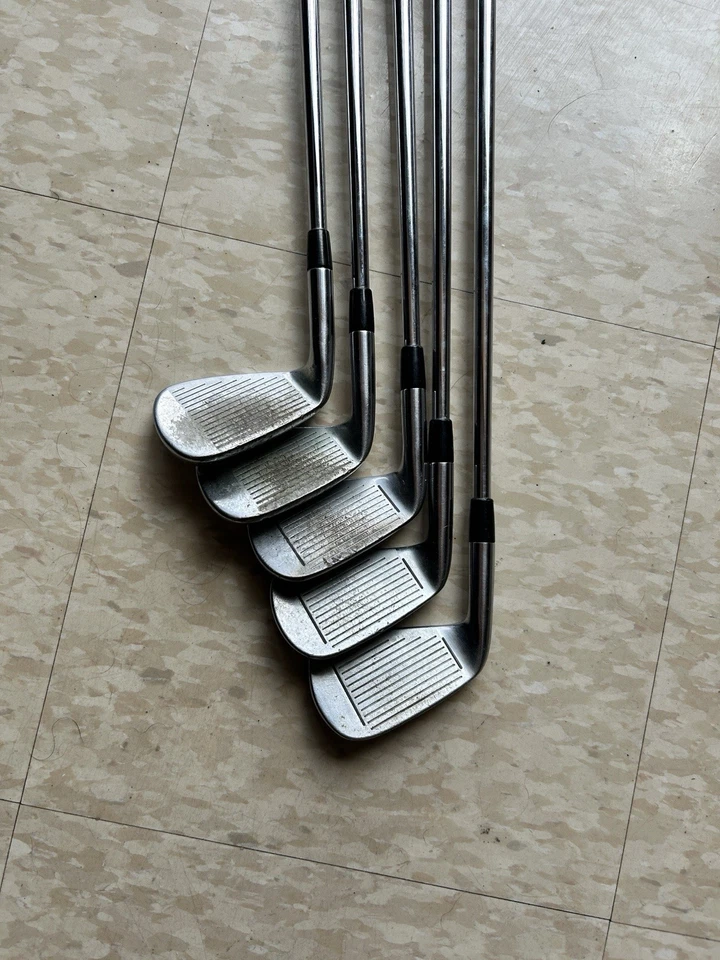 Used TaylorMade RSI Irons. RH. 1in extensions and Midsize grips. 9 iron - 5 iron - Image 4 of 4