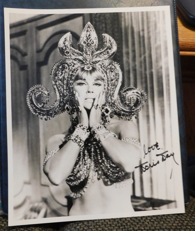 Doris Day autographed 8x10 photo of this sexy & beautiful actress