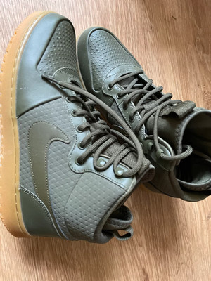 Nike Ebernon Mid Größe 42 neuwertig