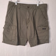 Wrangler mens Size 36 Shorts olive green Cargo relaxed fit