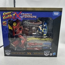 Transformers Collaborative Street Fighter II Mash-Up Hot Rod Ken vs Arcee Chun