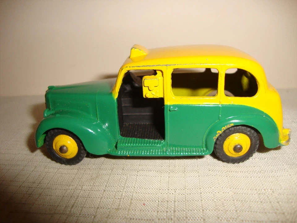 DINKY TOYS 254 AUSTIN TAXI - VERY GOOD  in original BOX - Image 2 of 4