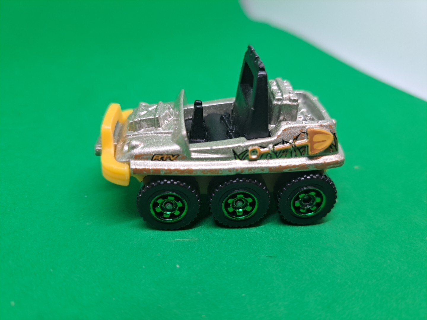 Matchbox ATV 6x6 Amphibious ATV Silver w/Green Wheels 1/64 S