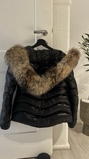 WeLoveFurs Daunenjacke „IceBlack“ – Größe S – Echtfellkragen – Guter Zustand!